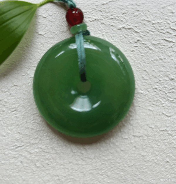 D117 Pendant Necklace: Green Harmony Circle