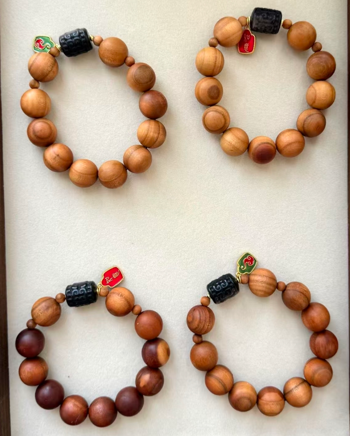 D142 Silver Obsidian Bead with Auspicious Cloud Pendant